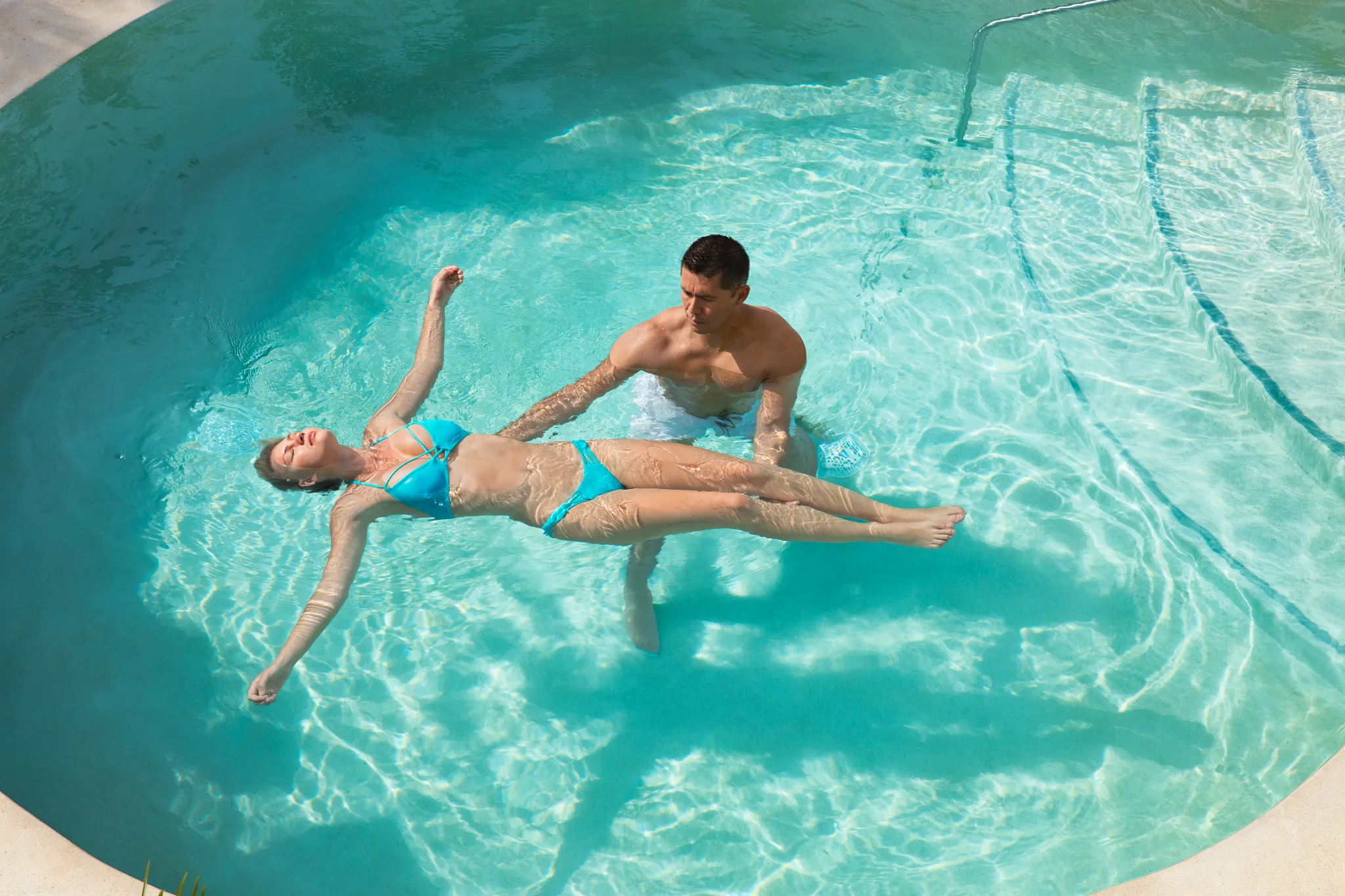 Watsu water therapy in the spa